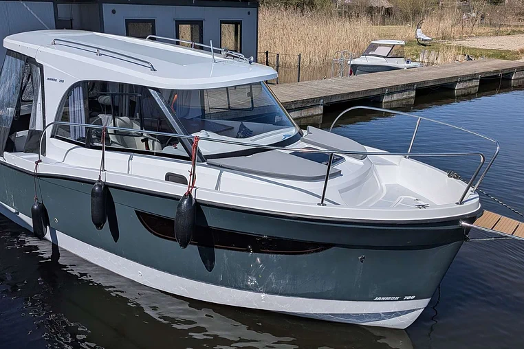 Piękna Góra czarter - Janmor 700