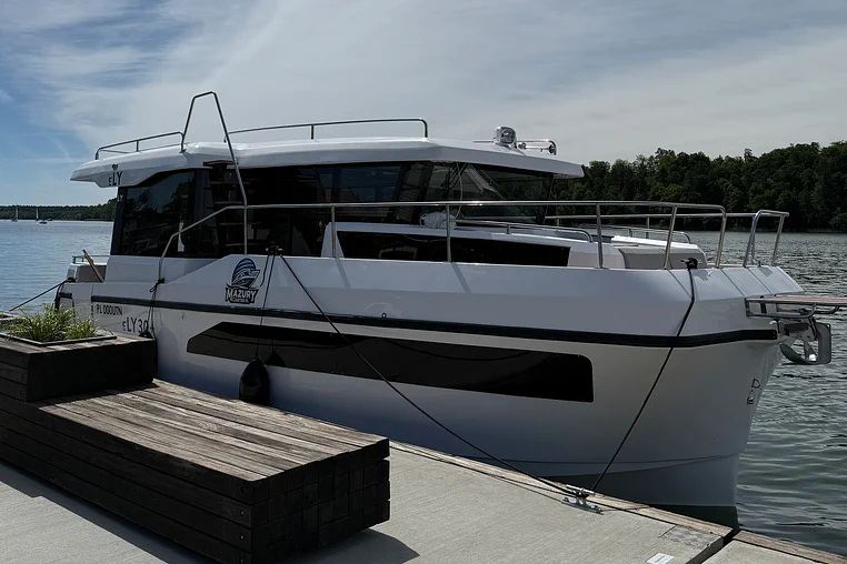 Czarter jachtu motorowego LY 30+