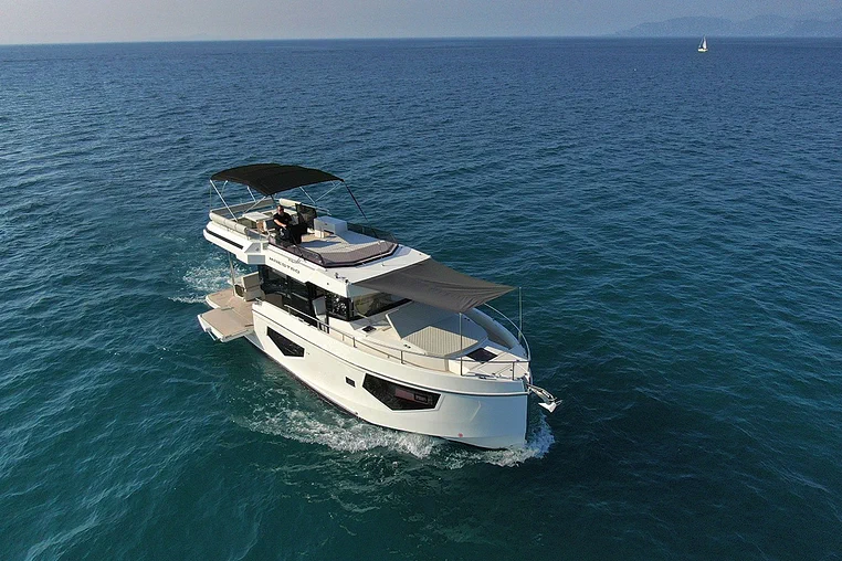Czarter Maestro 42