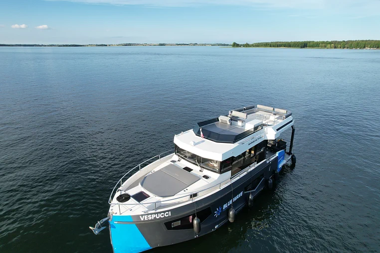 Czarter houseboatu Maestro 42