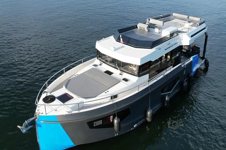 Czarter Maestro 42