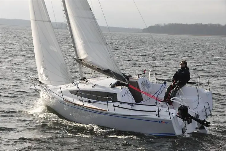 Czarter jachtu żaglowego Maxus 24 Evo