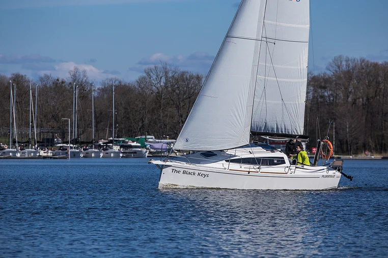 Czarter Maxus 24 Evo