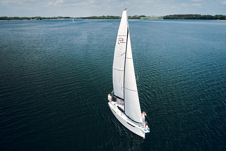 Czarter jachtu żaglowego Maxus 30