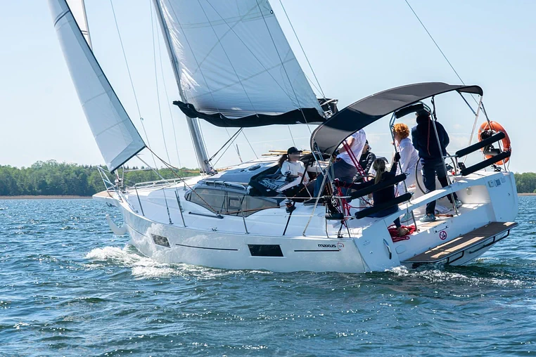 Czarter Maxus 34