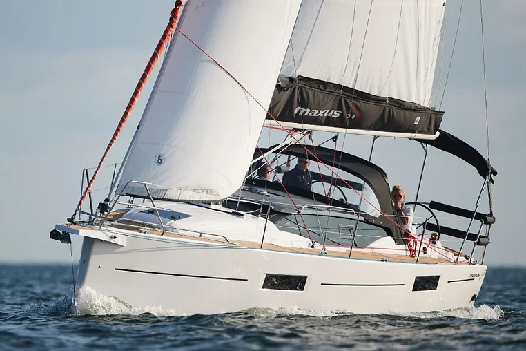 Czarter Maxus 34