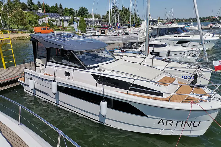 Czarter jachtu motorowego Nautic 30 (900)