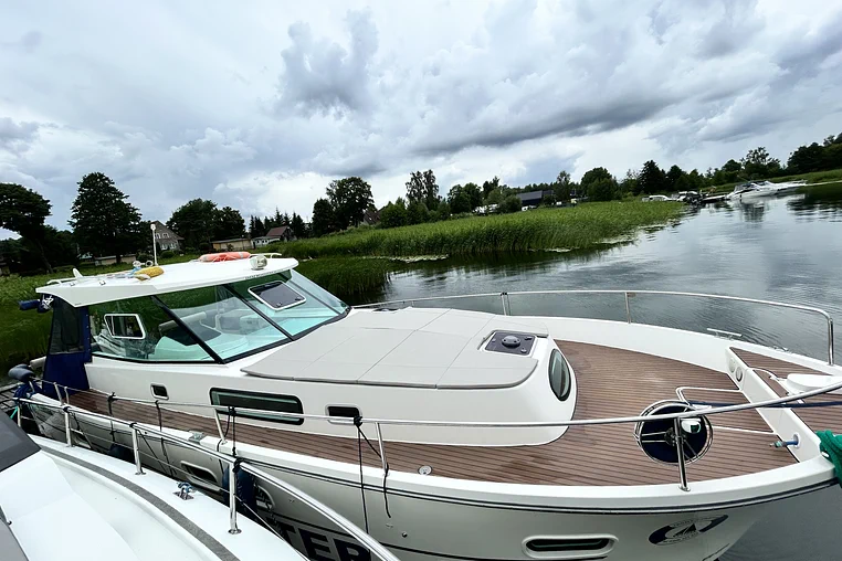 Czarter houseboatu Nautika 1000