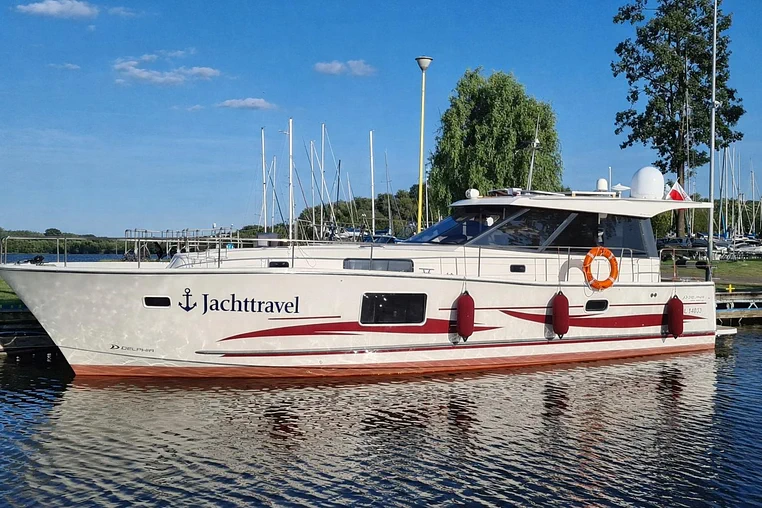 Mikołajki czarter - Nautika 1300