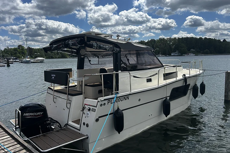 Czarter jachtu motorowego Nautika 830