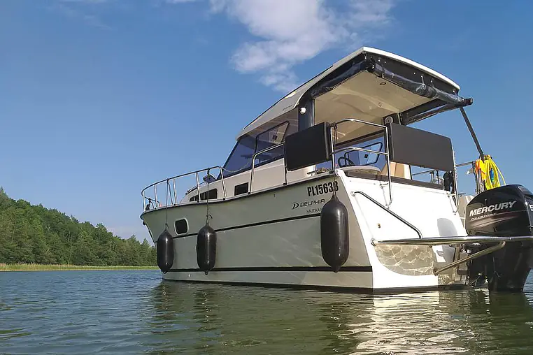 Mazury czarter - Nautika 830