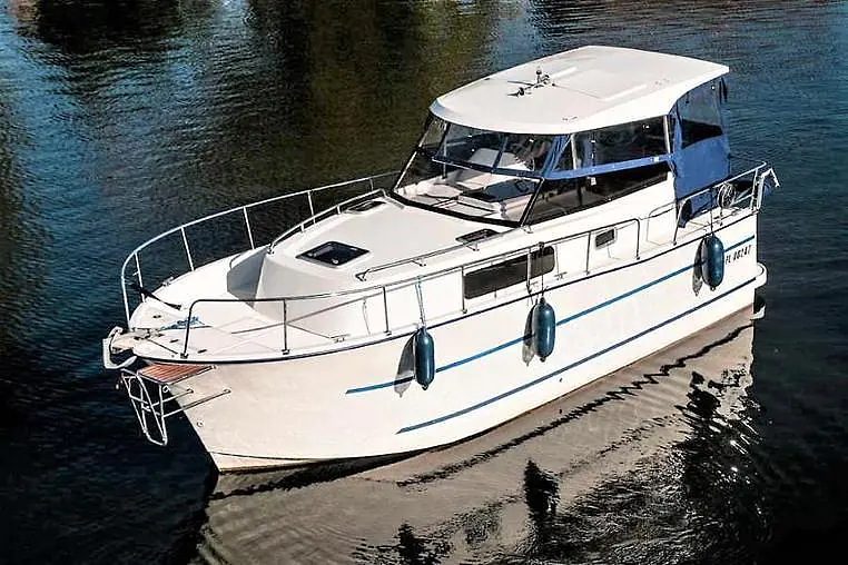 Mazury czarter - Nautika 830