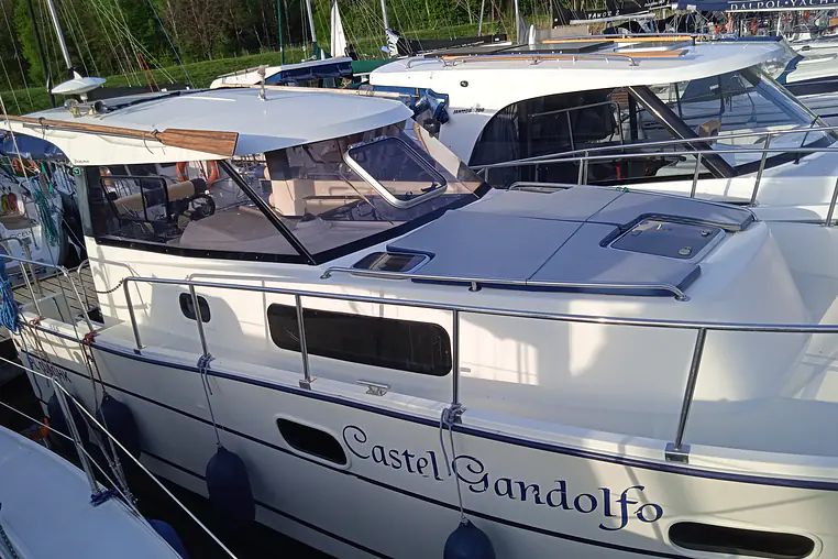 Mazury czarter - Nautika 830