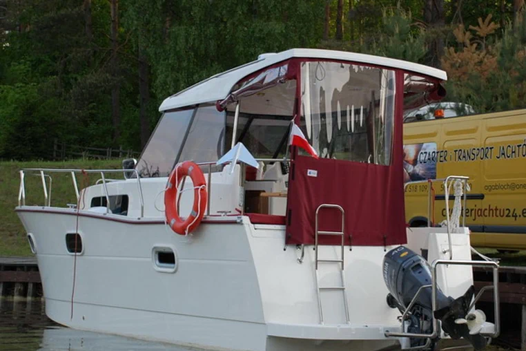Mazury czarter - Nautika 830