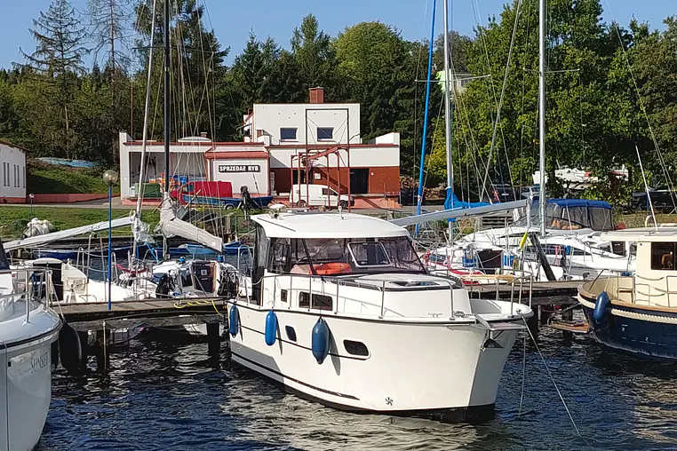 Mazury czarter - Nautika 830
