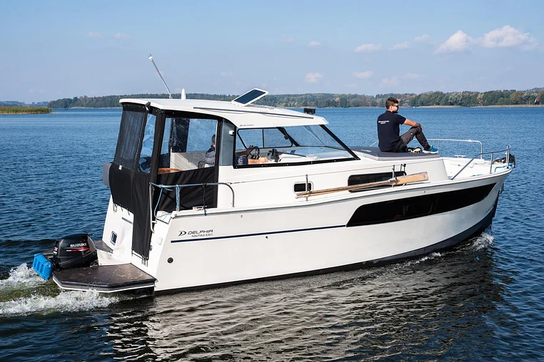 Mazury czarter - Nautika 830