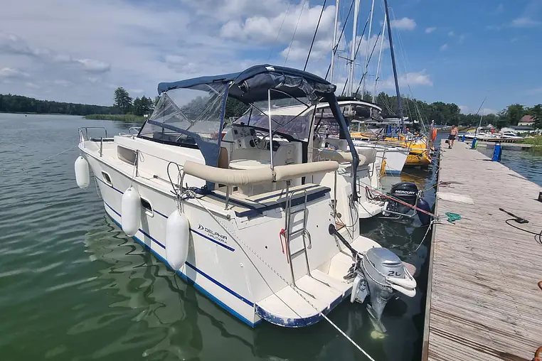 Mazury czarter - Nautika 830