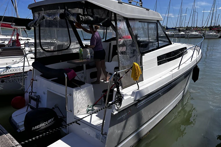 Czarter jachtu motorowego Nexus 870 Revo