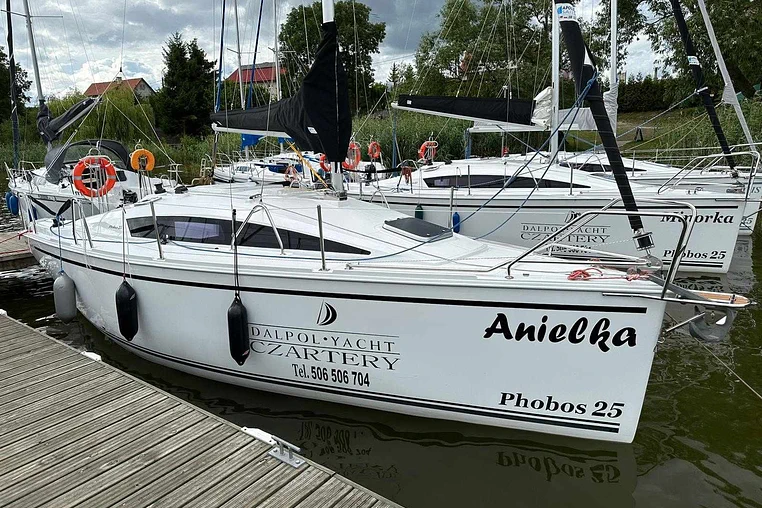 Czarter jachtu żaglowego Phobos 25