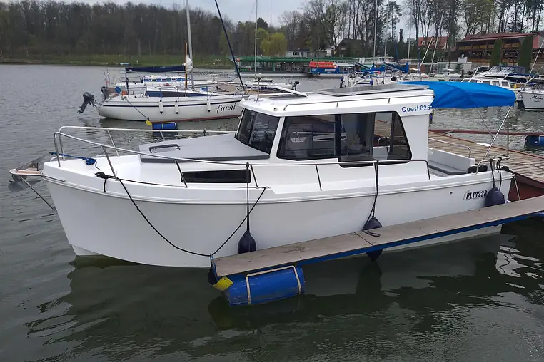 Czarter jachtu motorowego Quest 825