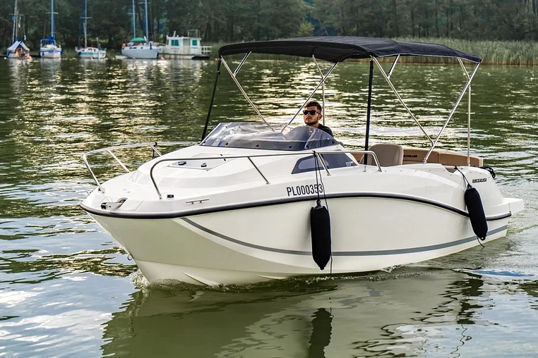 Giżycko czarter - Quicksilver Activ 555 Cabin