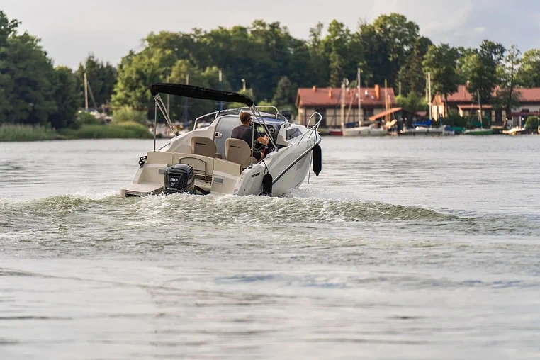 Giżycko czarter - Quicksilver Activ 555 Cabin
