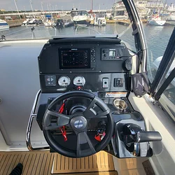 Quicksilver Activ 805 Sundeck