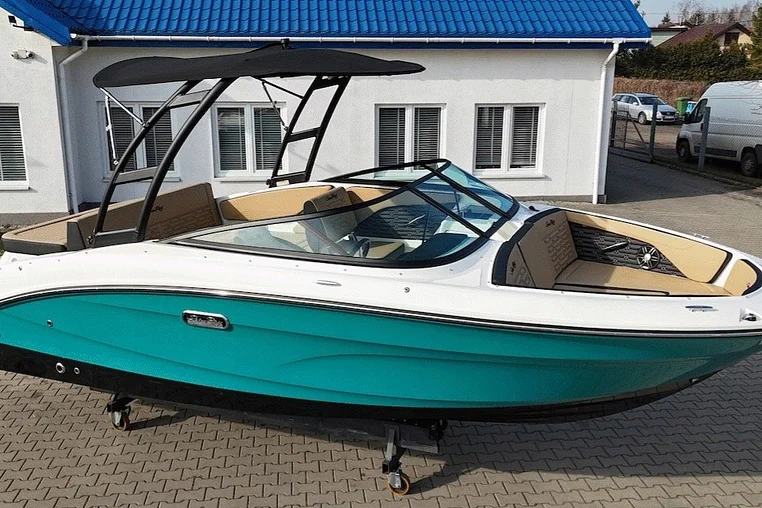 Czarter jachtu motorowego Sea Ray SPX 210