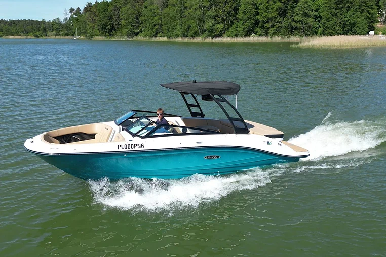 Mazury czarter - Sea Ray SPX 230