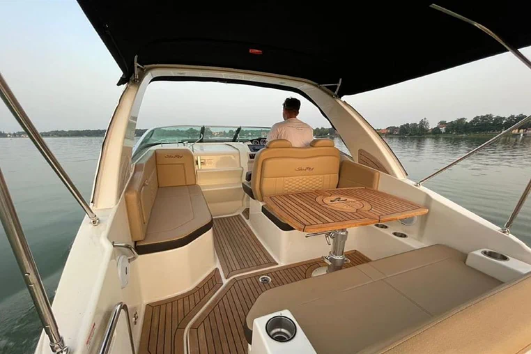 Ryn czarter - Sea Ray Sundancer 265