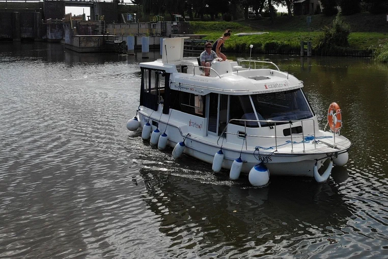 Czarter houseboatu SunCamper 30