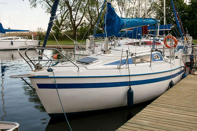 Mikołajki czarter - Tes 678 BT