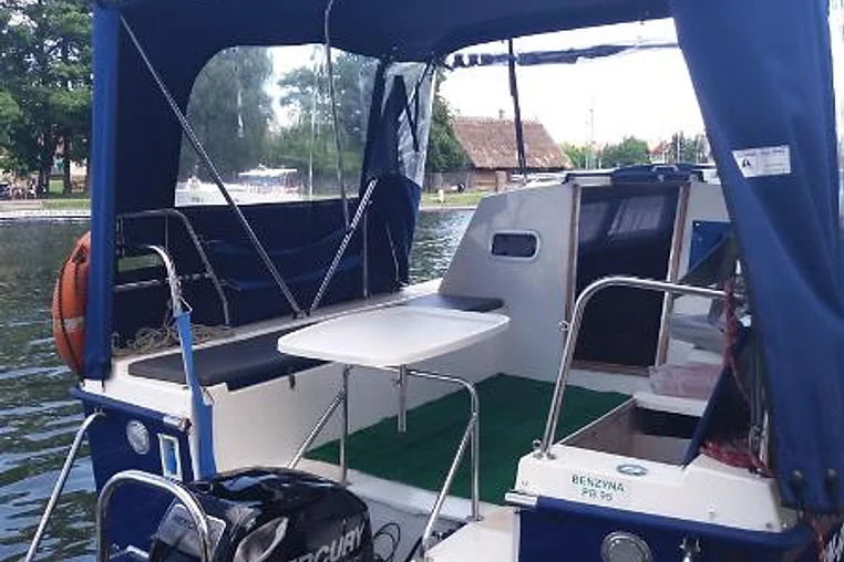 Czarter jachtu motorowego Weekend 820